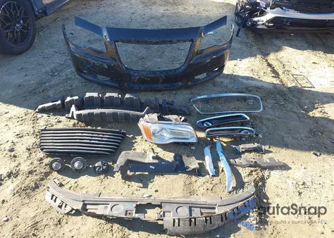 2013 Chrysler 300 Motown z USA, uszkodzony, nr VIN 2C3CCARG2DH528106